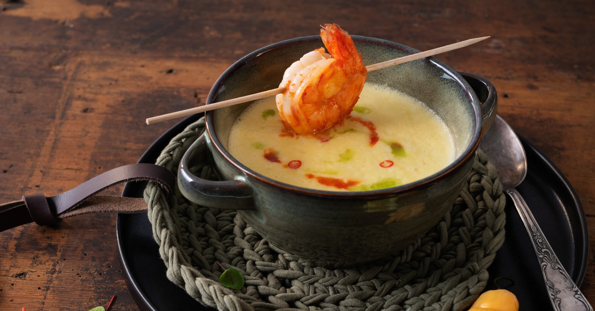feuerzeug paprika-schaumsuppe mit garnelen